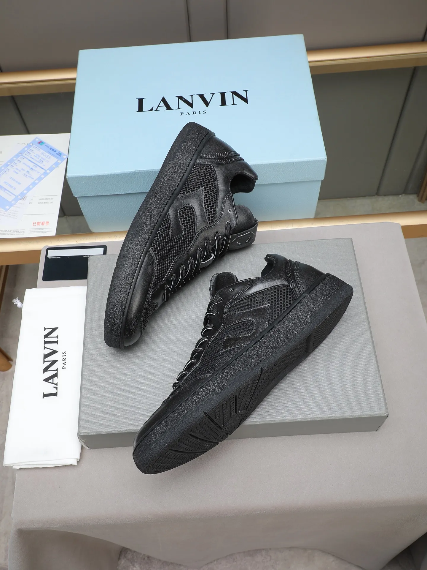Men's shoes 💰640 [LANVIN] The latest fashionable item! High quality CLAY series‼ ️ The latest trendy products of the season 🌈Many bloggers have planted grass and purchased the original open-mold customization. The upper and outsole are sewn with mark threads without edge sealing. Multiple material splicing combination design. Very versatile for fashionable and casual wear. Comfortable on the feet. Self-recommended. Upper cowhide + cow suede + breathable mesh lining. Foot-padding cowhide. Exclusive original open-mold clear logo rubber outsole ⚠️38-44 (customized for 45)